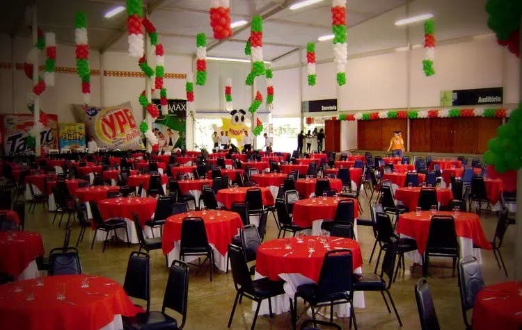 Salo de reunies e evento decorado para receber mais um evento